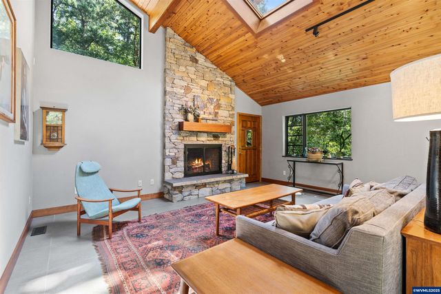 6090 NW Rosewood Dr, Corvallis, OR 97330