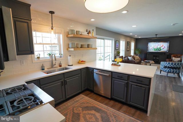 240 TWIN LAKES DR, Gettysburg, PA 17325