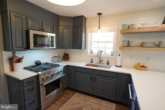 240 TWIN LAKES DR, Gettysburg, PA 17325