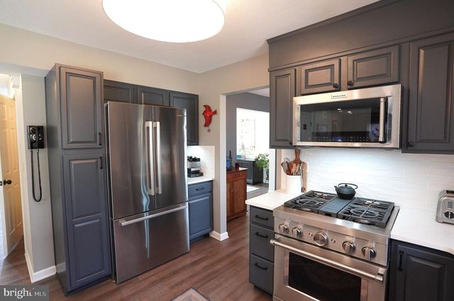 240 TWIN LAKES DR, Gettysburg, PA 17325