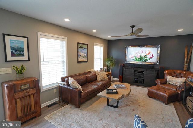 240 TWIN LAKES DR, Gettysburg, PA 17325