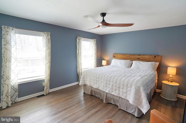240 TWIN LAKES DR, Gettysburg, PA 17325