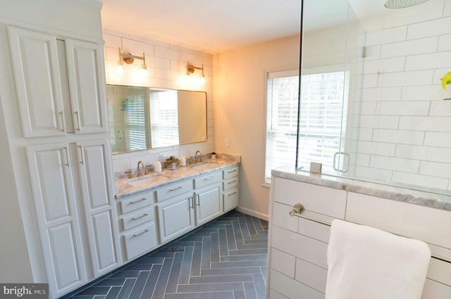 240 TWIN LAKES DR, Gettysburg, PA 17325
