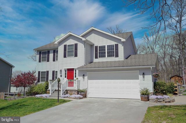 240 TWIN LAKES DR, Gettysburg, PA 17325