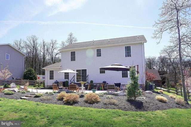 240 TWIN LAKES DR, Gettysburg, PA 17325