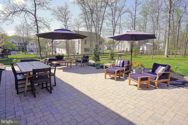 240 TWIN LAKES DR, Gettysburg, PA 17325