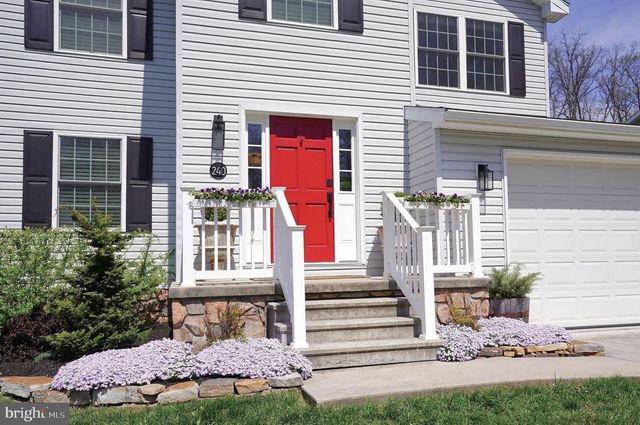 240 TWIN LAKES DR, Gettysburg, PA 17325