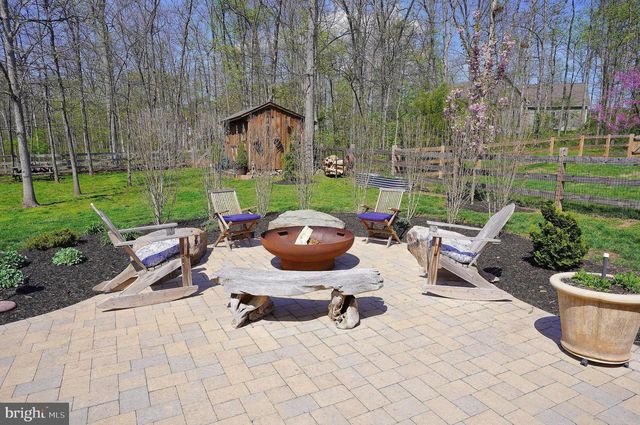 240 TWIN LAKES DR, Gettysburg, PA 17325