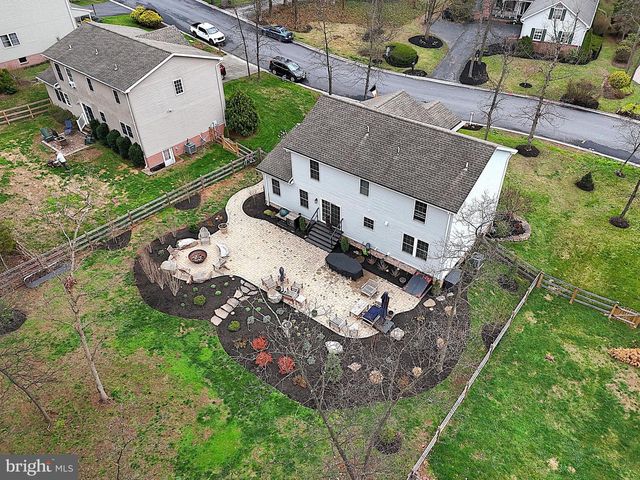 240 TWIN LAKES DR, Gettysburg, PA 17325