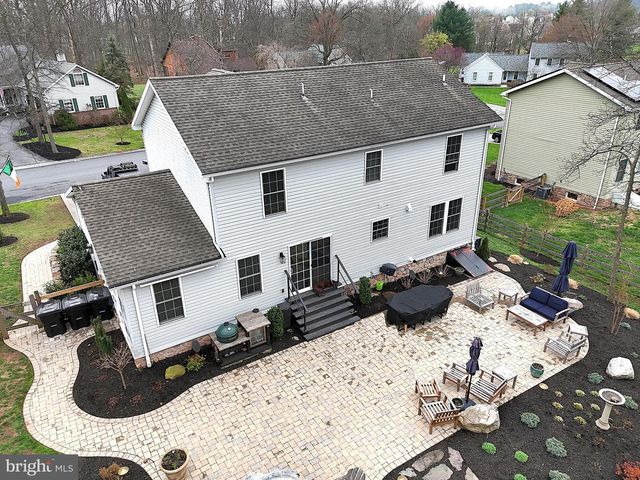 240 TWIN LAKES DR, Gettysburg, PA 17325