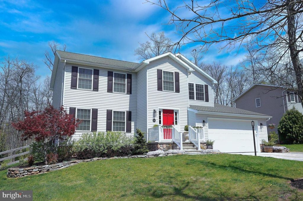 240 TWIN LAKES DR, Gettysburg, PA 17325
