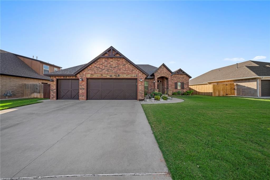 4605 Hidalgo Avenue, Mustang, OK 73064