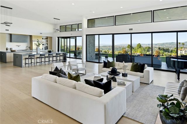 7663 E Corto, Anaheim Hills, CA 92808