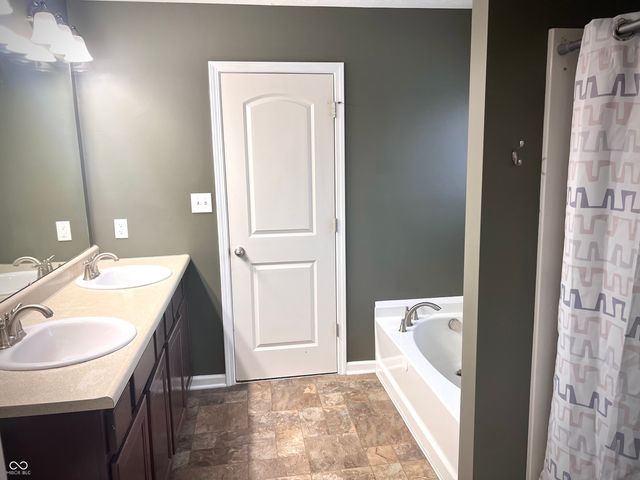 6928 W Winding Bend, Mccordsville, IN 46055