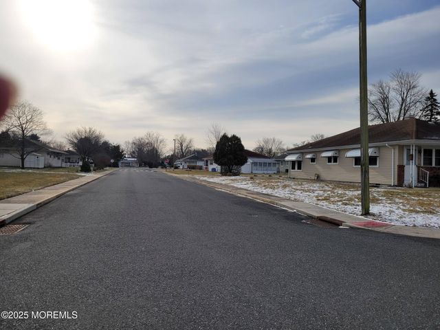 7 Le Lamentin Drive, Toms River, NJ 08757