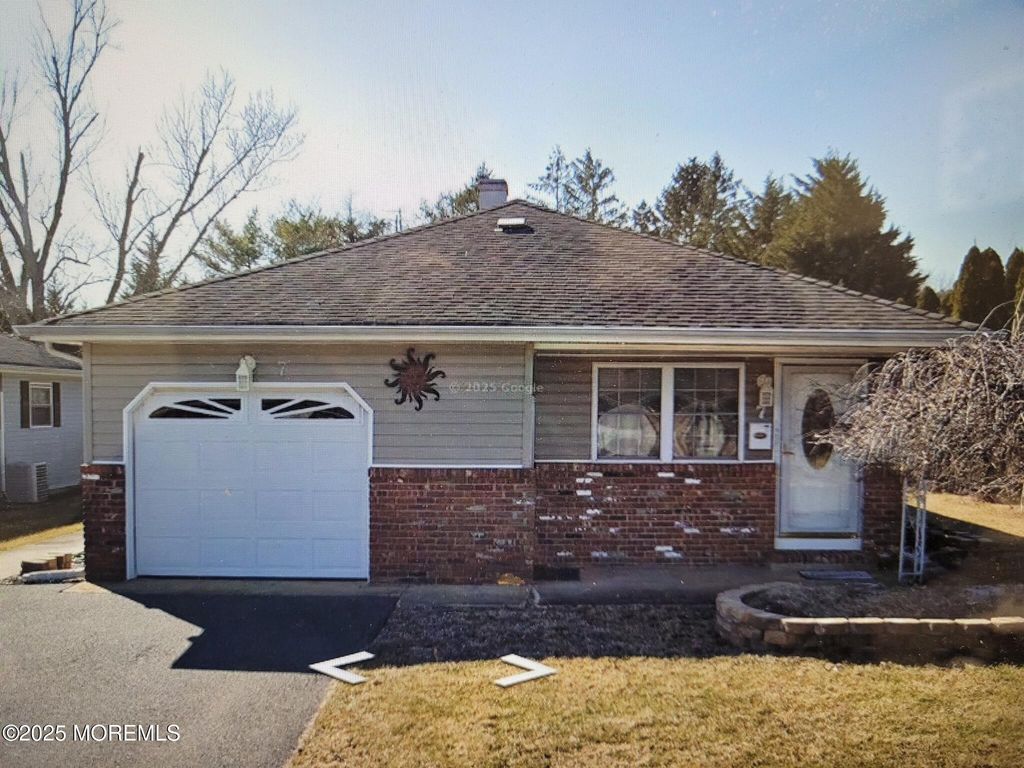 7 Le Lamentin Drive, Toms River, NJ 08757