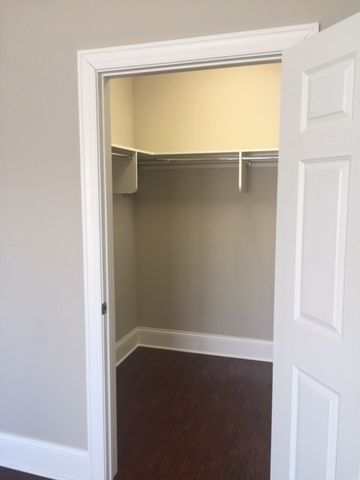 728 Diamond Lake Road 409, Mundelein, IL 60060