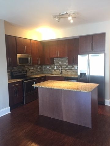 728 Diamond Lake Road 409, Mundelein, IL 60060