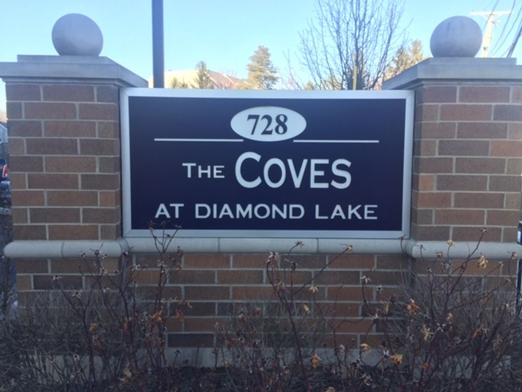 728 Diamond Lake Road 409, Mundelein, IL 60060