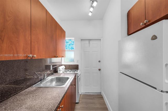 835 83rd St, Miami Beach, FL 33141