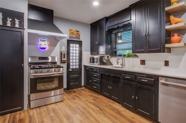 2831 Duval Drive, Dallas, TX 75211