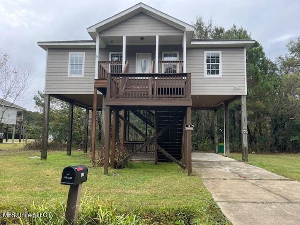 6102 Lepoma Avenue, Biloxi, MS 39532