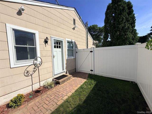 35 Ranch Drive, Shirley, NY 11967