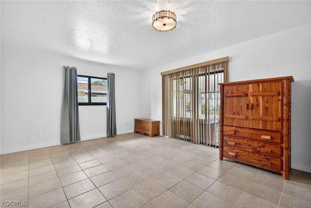 1802 SE 11th PL, Cape Coral, FL 33990