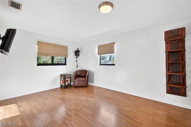 1802 SE 11th PL, Cape Coral, FL 33990