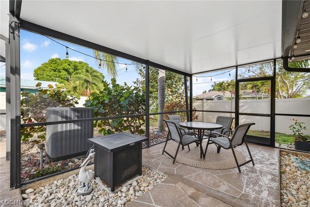 1802 SE 11th PL, Cape Coral, FL 33990