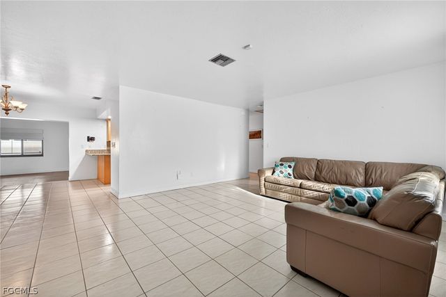 1802 SE 11th PL, Cape Coral, FL 33990