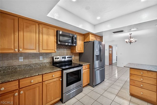 1802 SE 11th PL, Cape Coral, FL 33990