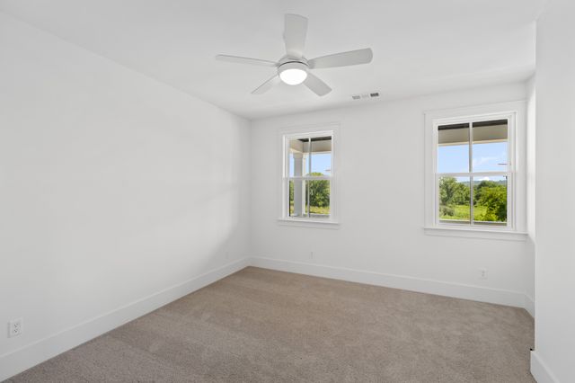 5001 Fairhaven Cir, Thompsons Station, TN 37179