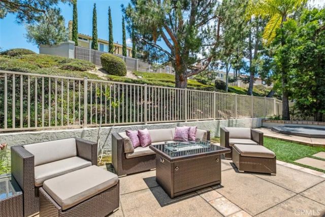 24 Via Gatillo, Rancho Santa Margarita, CA 92688