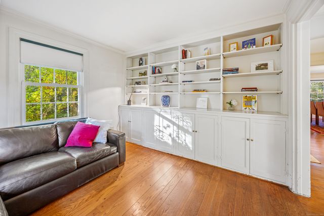 175 Tokeneke Drive, North Haven, CT 06473