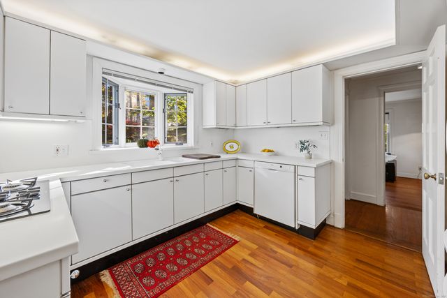 175 Tokeneke Drive, North Haven, CT 06473