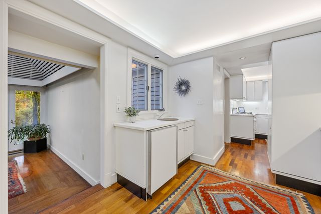 175 Tokeneke Drive, North Haven, CT 06473