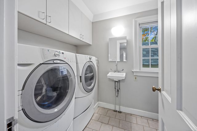 175 Tokeneke Drive, North Haven, CT 06473