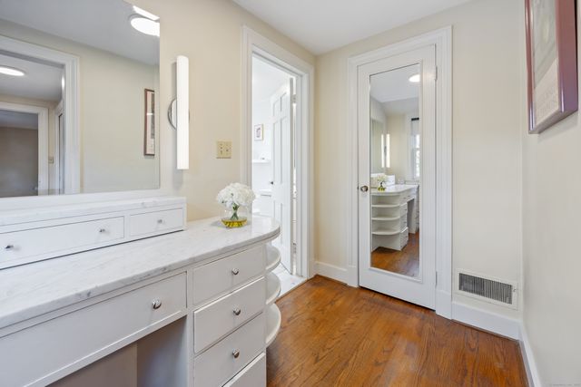 175 Tokeneke Drive, North Haven, CT 06473