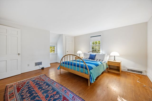 175 Tokeneke Drive, North Haven, CT 06473