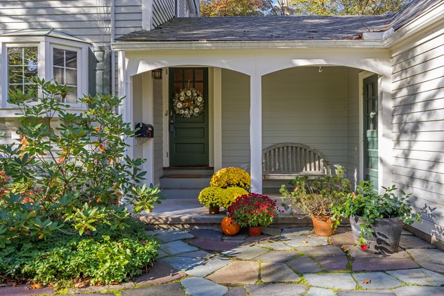 175 Tokeneke Drive, North Haven, CT 06473