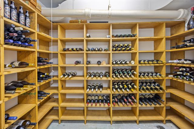 175 Tokeneke Drive, North Haven, CT 06473