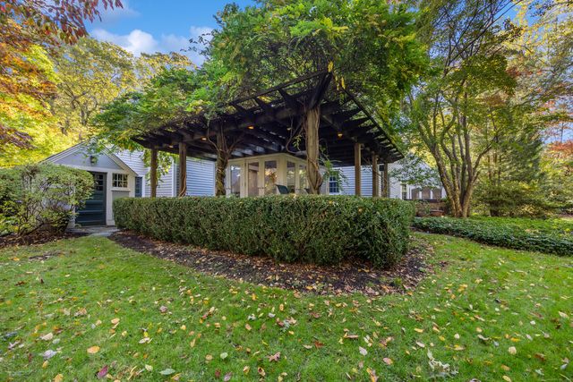 175 Tokeneke Drive, North Haven, CT 06473