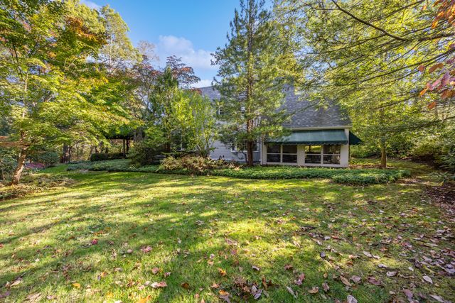 175 Tokeneke Drive, North Haven, CT 06473