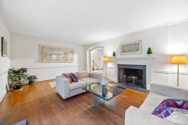 175 Tokeneke Drive, North Haven, CT 06473