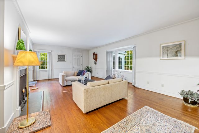 175 Tokeneke Drive, North Haven, CT 06473