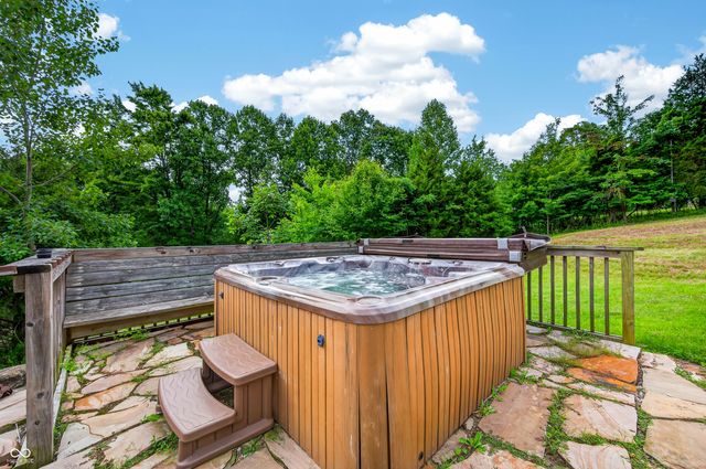 9601 Buffalo Pike, Freetown, IN 47235