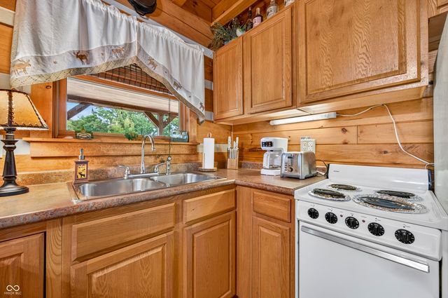 9601 Buffalo Pike, Freetown, IN 47235