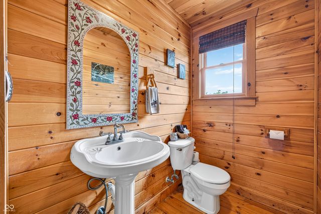 9601 Buffalo Pike, Freetown, IN 47235