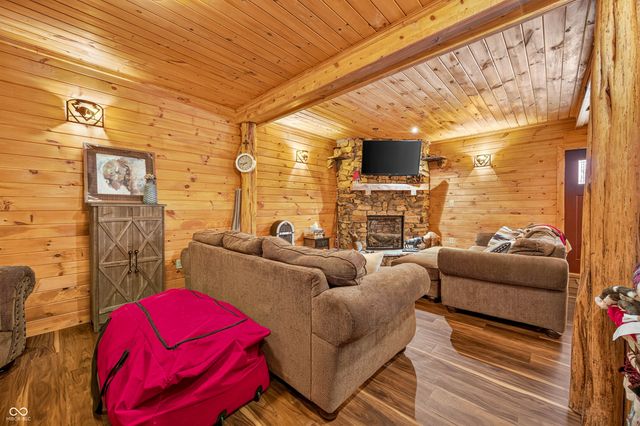 9601 Buffalo Pike, Freetown, IN 47235